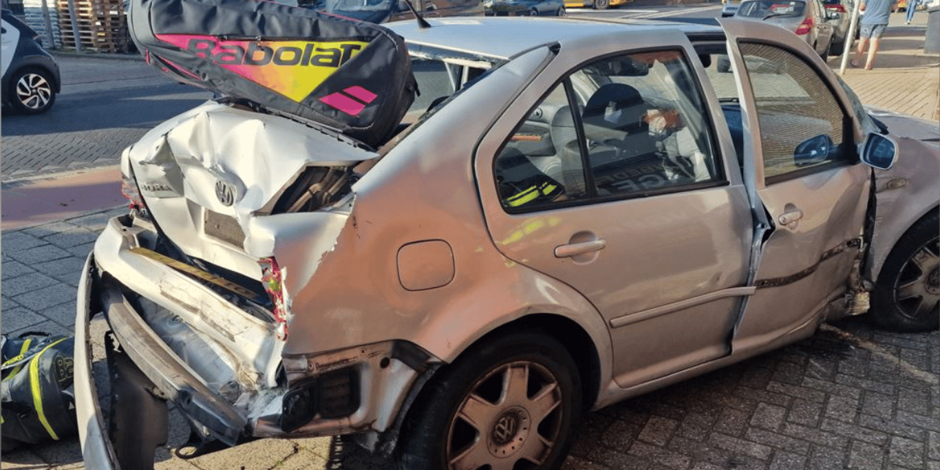 Noodhulp voor gezin na aanrijding in Kwintsheul