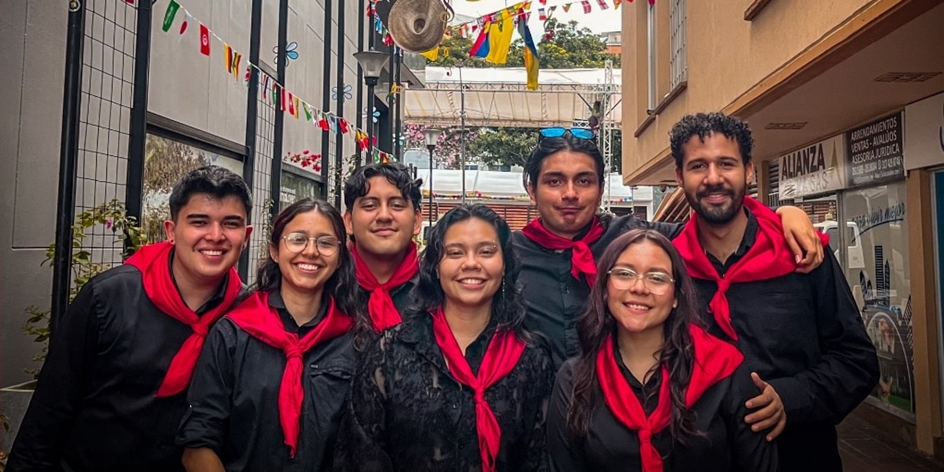 Del pueblo al mundo