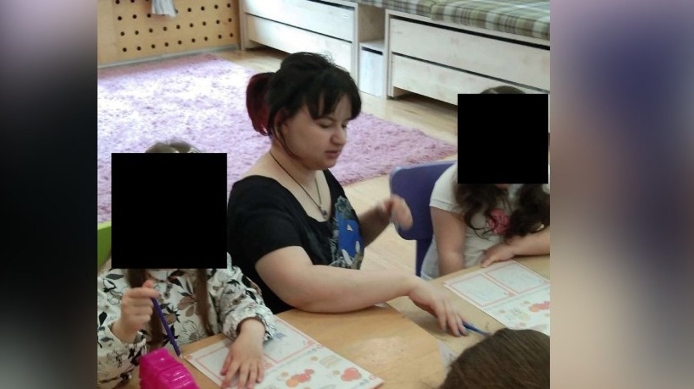 Help Daria escape her abusive family