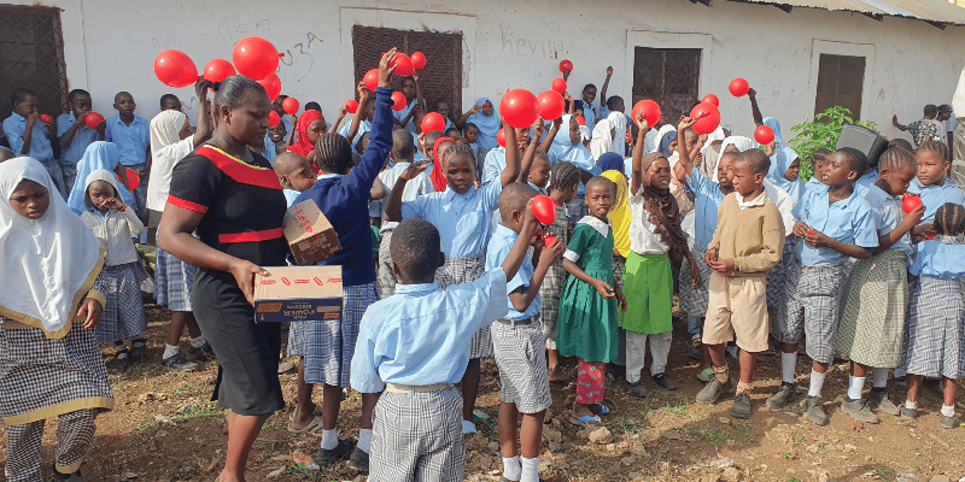 Anke, Sarah & Rays of Hope build a primary school in Likoni, Mombasa