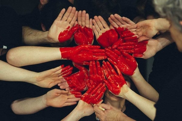 photo 1469571486292 0ba58a3f068b Crowdfunding VS Pair-à-Pair Fundraising : Similitudes Et Différences