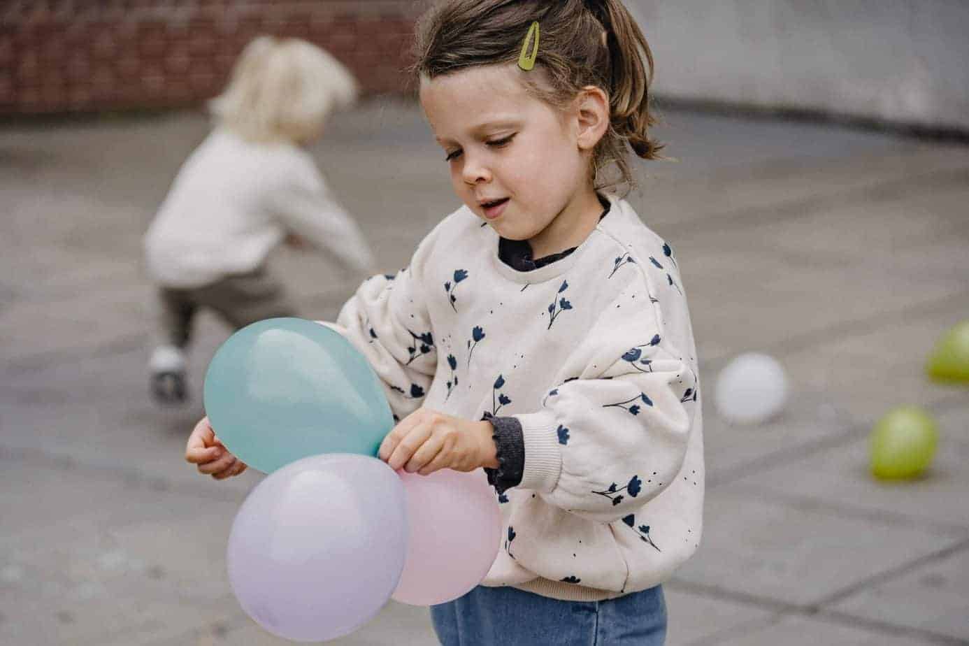 Geld inzamelen school balonnen