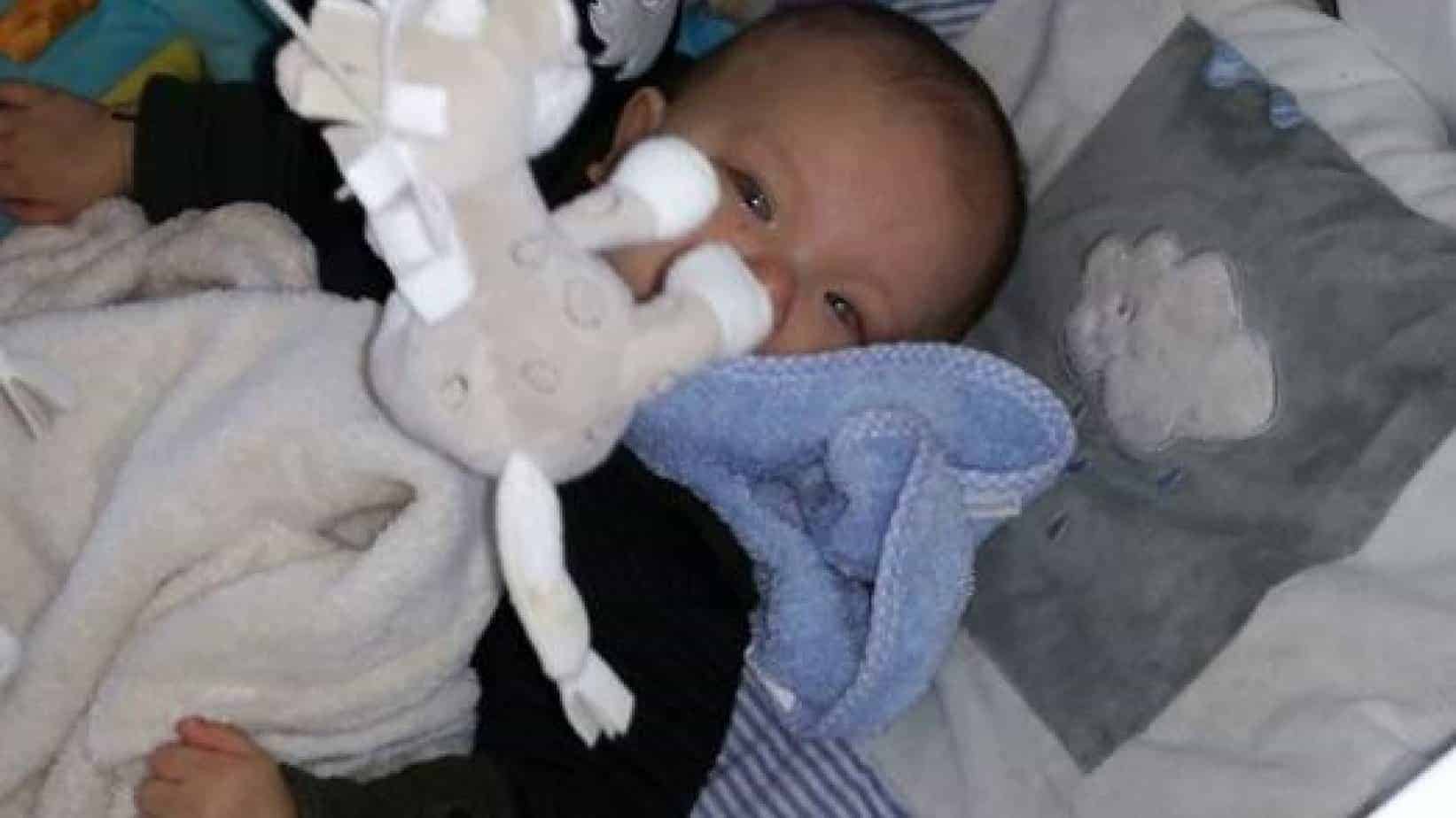 O bebé Miguel pode voltar a ver depois de um tratamento nos Estados Unidos