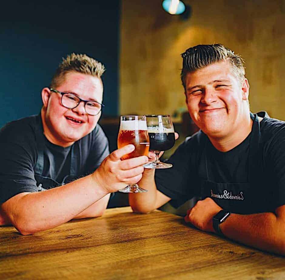 D 7MTodWwAAKpOY Crowdfunding Brownies & Downies